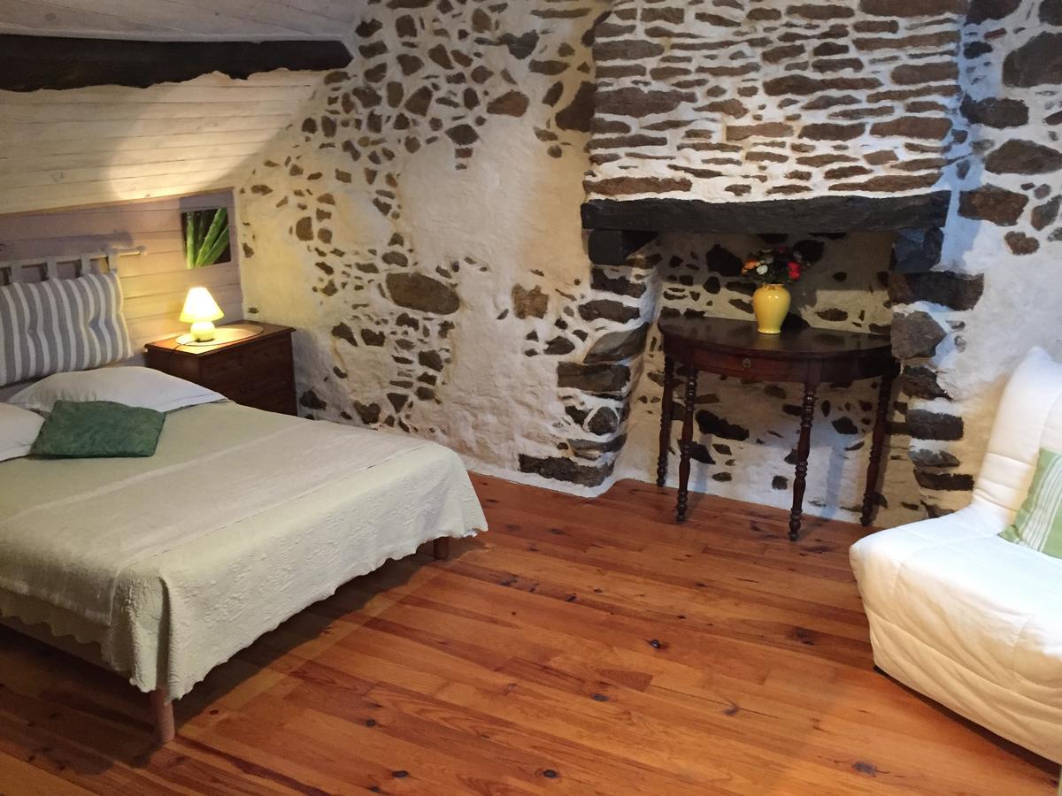 Gites Au Clos Du Lit Saint-Aaron Bagian luar foto